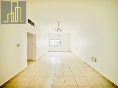 15 days free!! Spacious 2bhk with 1 Master Free Parking Infront