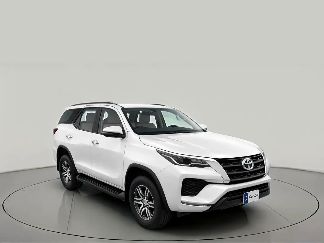 Toyota Fortuner 2023 — photo 1 of 13