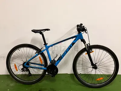 GIANT ATX Mountain Bike 27.5” – Small Frame  Quality GIANT ATX mountain bike in very good condition,