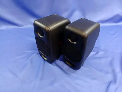 iLoud Micro Monitor Bluetooth speakers in excellent condition like brand new