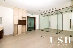 Beautifully Fitted &amp; Upgraded / Vacant: Sep 25