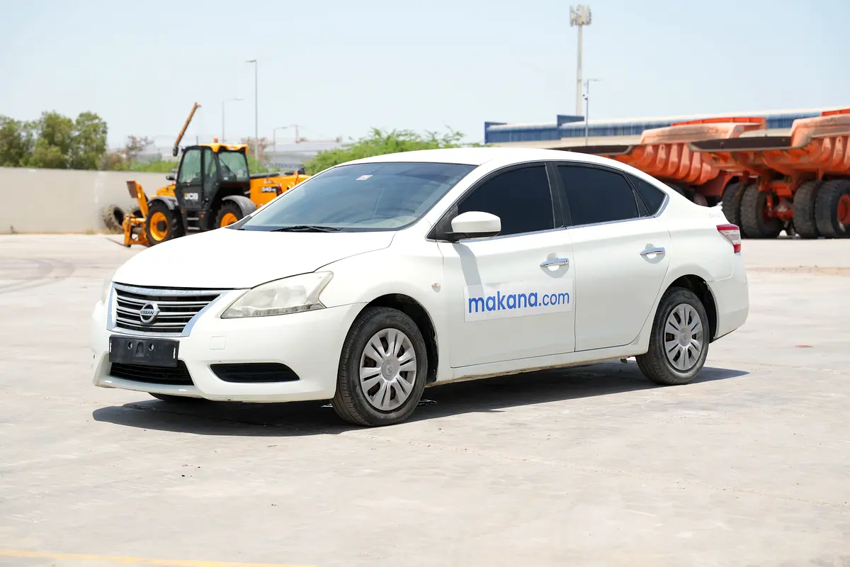 Nissan Sentra 2015 — photo 1 of 13