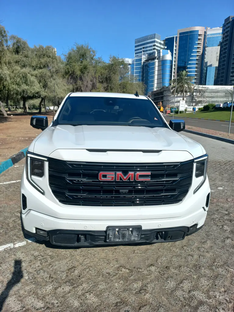 GMC Sierra 2024 — photo 1 of 7