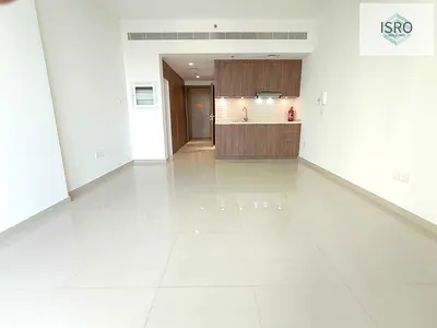 Brand new- studio -poll view-closed to City centre