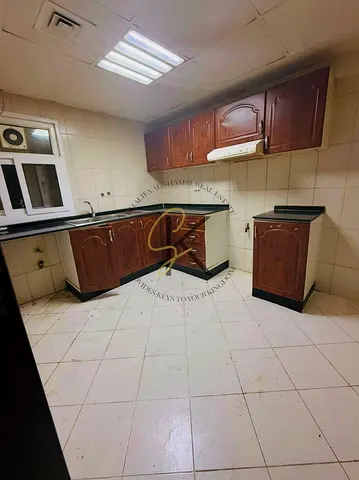 1 BHK APARTMENT WITH 2 WASHROOM AND BALCONY AVAILABLE// FULL FAMILY BUILDING// MUWAILEH// QUICK DEAL// AFFORDABLE