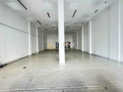 ON The road luxury shop very prime location business center ready to move only jest 215k