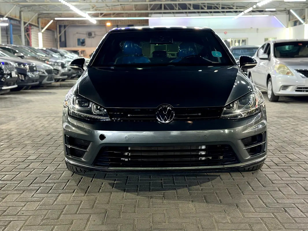 Volkswagen Golf 2015 — photo 1 of 6