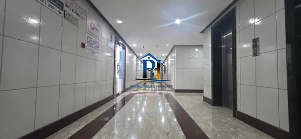 Modern & Luxury office Available Near to Metro Station