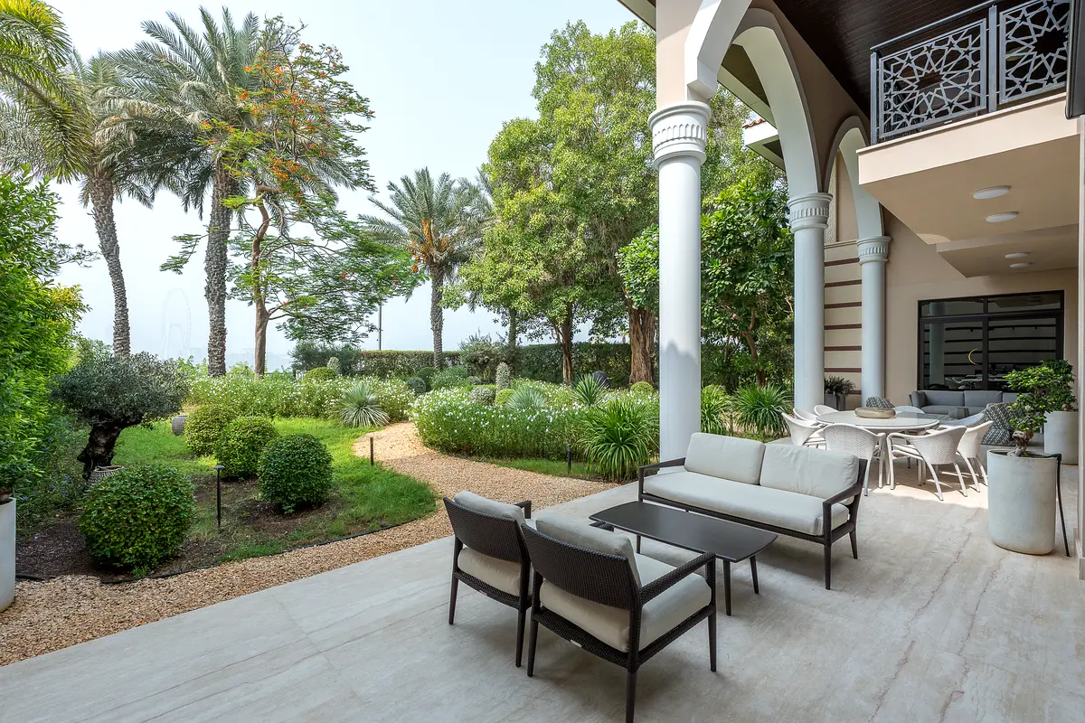 Exclusive Ultra-Luxury 5-Bed Royal Seafront Villa