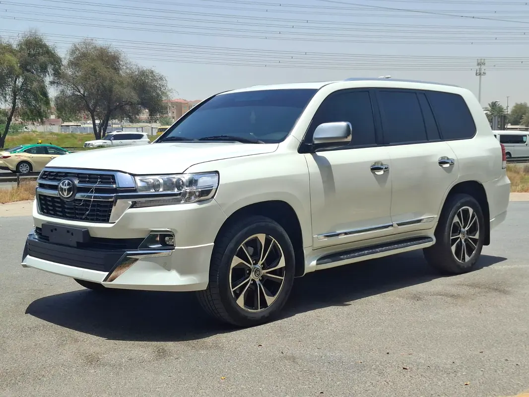Toyota Land Cruiser 2009 — photo 1 of 20