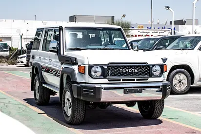 Toyota Land Cruiser 4.0L LC76 LX 2026 GCC Specs