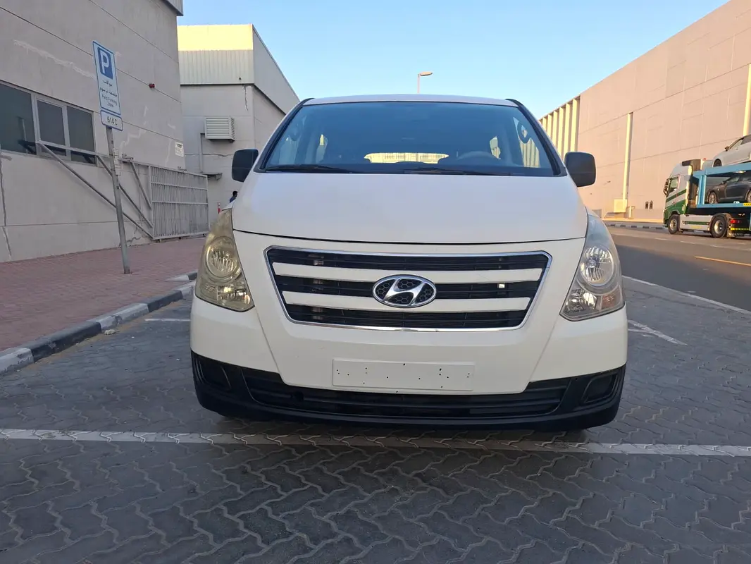 Hyundai H1 2016 — photo 1 of 16
