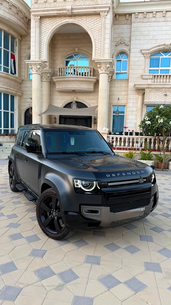 Land Rover Defender 2025 — photo 1 of 9