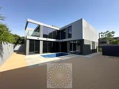 Luxury villa for sale in Hill City