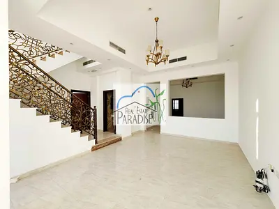 Away from fly zone/ Private Entrance 3 Bedroom single storey Villa / Maid Room / back yard with pri