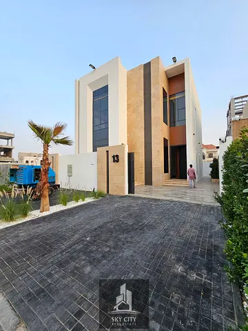 فرصة استثنائية لامتلاك منزل العمر في واحدة من أرقى وأهدأ المناطق السكنية في عجمان. فيلا بتصميم مودرن وتشطيبات فاخرة جداً تعكس الفخامة والراحة في كل زاوية