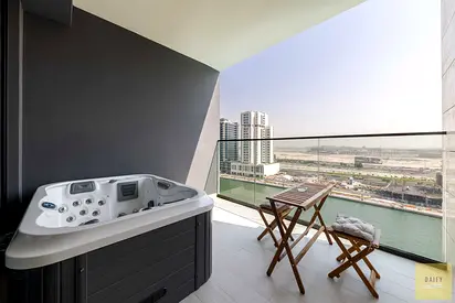 Brand new Large Studio | Private Jacuzzi - Full Stunning water canal View - infinity Pool