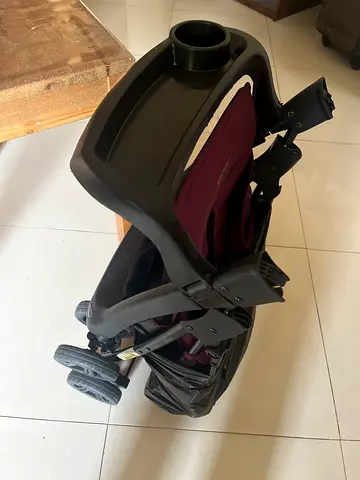 JUNIORS HUGO Compact foldable baby stroller - good condition