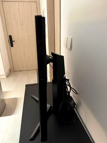 LG 32-inch UltraGear 32GN650 Gaming Monitor (32GN650) — Perfect condition. Pick up in JVC only.