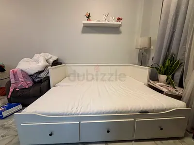 White Wooden Daybed with 3 Underbed Drawers and 2 mattresses Good Condition