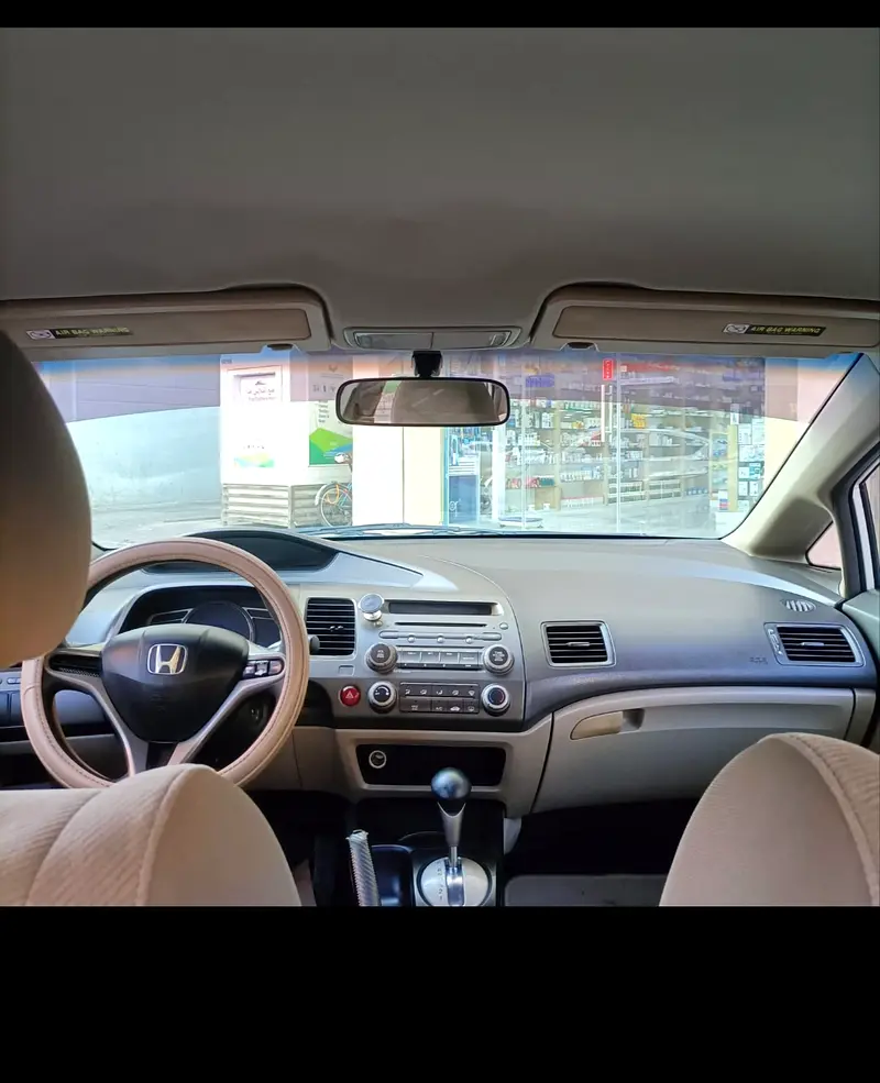 Honda Civic 2011 — photo 1 of 3