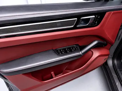 صورة 8 لـ 2023 Porsche CAYENNE