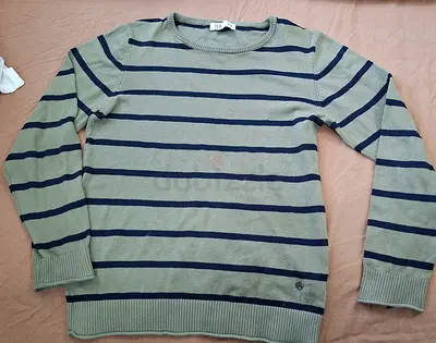 Boys T-shirt with long sleeves, size 9 to 10 years