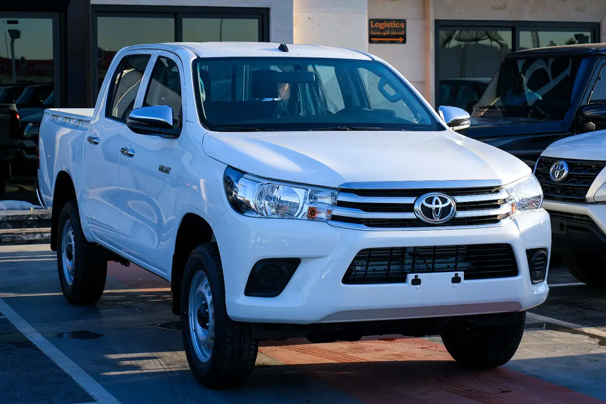 Toyota Hilux 2026 — photo 1 of 20
