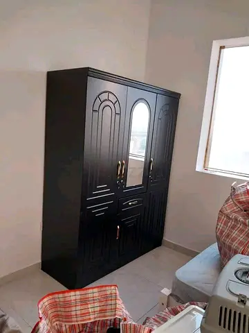 3door with mirror wardrobe