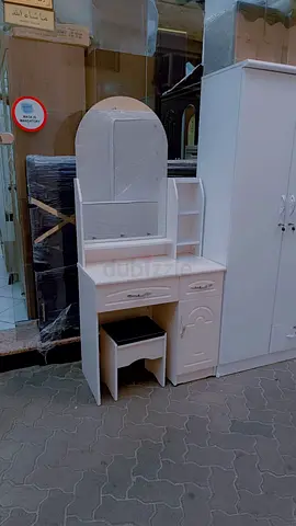 White Dressing Table with Mirror, Drawers and Stool - Good Condition