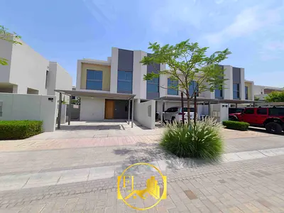 3 Bedroom Townhouse |Freehold |End/ Corner Unit| Close to clubhouse