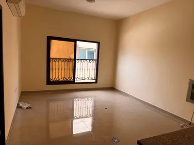 موقع مميز - تكييف اسبليت  - مطبخ شبه منفصل - تاني ساكن - الصيانه فري