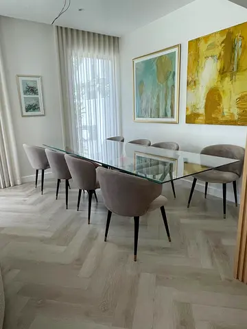 Dinning room table with 8 chairs