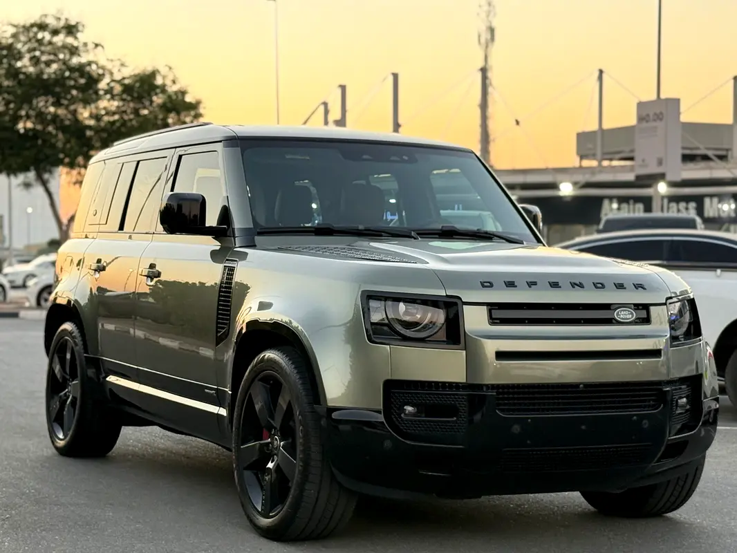 Land Rover Defender 2023 — photo 1 of 17