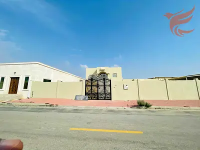 4 BR villa for rent in al Mairead rent 100k