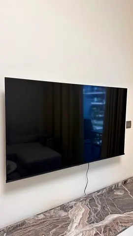 Hisense 52 cm Wall-mounted Flat Screen TV - Excellent  Condition