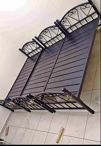 Selling new brand single black bed matel