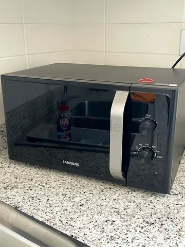 Compact Samsung Microwave Oven - Good Working Condition