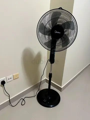 Black Midea Pedestal Fan - Good Working Condition