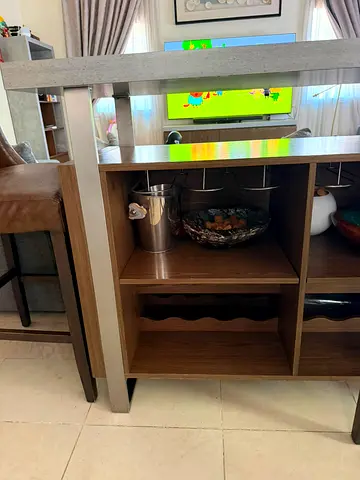 Luxury Bar Table Set – AED 2,000