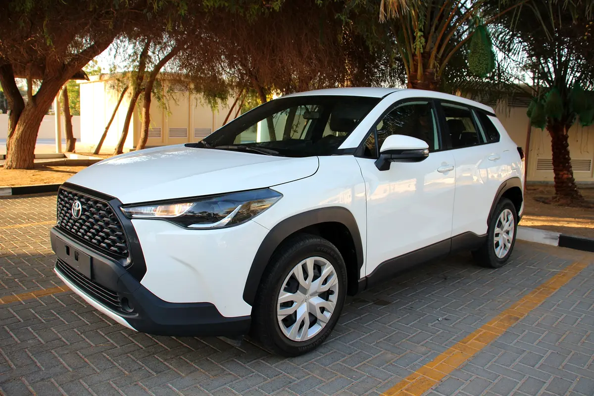 Toyota Corolla Cross 2023 — photo 1 of 15