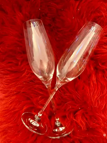 Set of champagne flutes (brand new)