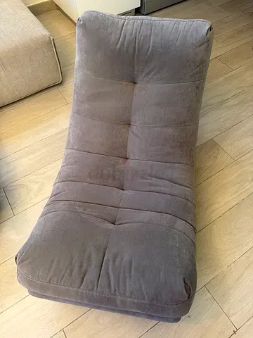 Comfortable grey floor lounge chair / single futon seat