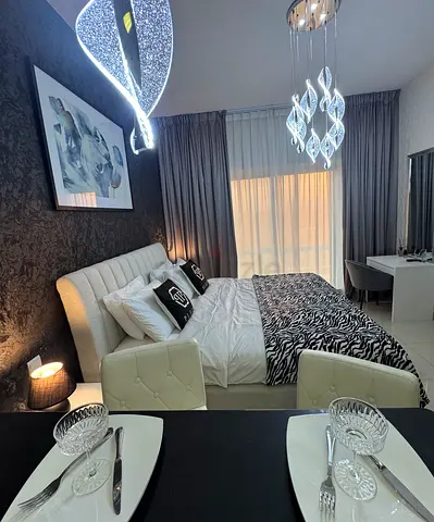 Big luxury Studio 4500 aed. No commissions all bill included. SportCity.