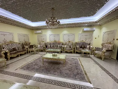مجلس كلاسيكي فاخر بحالة جيدة