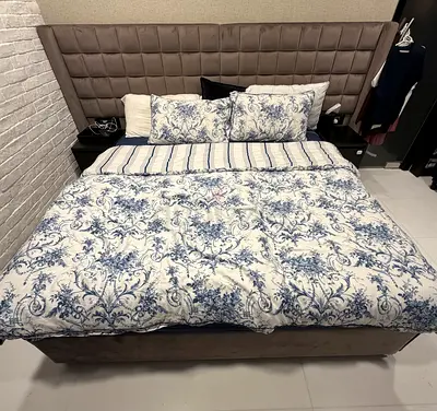 King size bed with hydraulic storage + nightstands + mattress