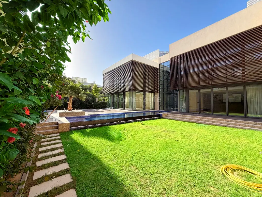 Best Price | Luxury 5BR Villa | Pool & Elevator