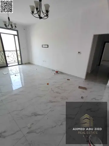 موقع مميز | 3 غرف نوم ( 1 ماستر) | بلكونة باطلالة مفتوحة | مساحة واسعة جدا | 3 حمام | تكييف مركزي | علي شارع شيخ عمار مباشرة و قريب من جميع الخدمات