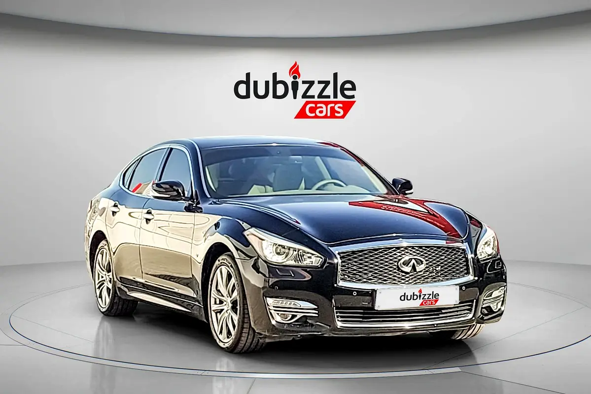 Infiniti Q70 2018 — photo 1 of 16