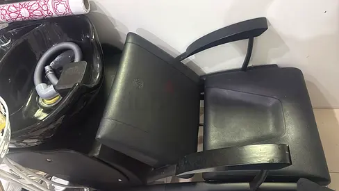 Saloon hair washing chair